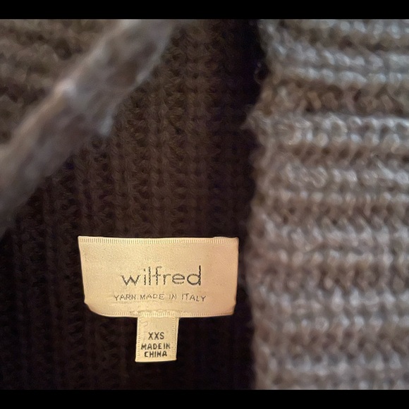 Gorgeous Wilfred 100% Wool High-Neck, Long Sleeveless Sweater - Picture 3 of 5